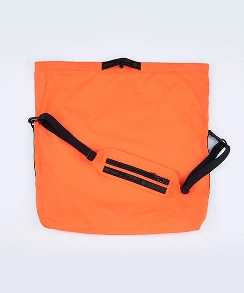 WEEKEND(ER)(ウィークエンダー)の「WEEKEND(ER) ウィークエンダー LIGHTWEIGHT PACKABLE SHOULDER BAG(ショルダーバッグ・レディース・ブラック/オレンジ・FREE)」の21枚目の写真
