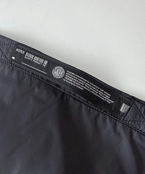 WEEKEND(ER)(ウィークエンダー)の「WEEKEND(ER) ウィークエンダー LIGHTWEIGHT PACKABLE SHOULDER BAG(ショルダーバッグ・レディース・ブラック/オレンジ・FREE)」の16枚目の写真