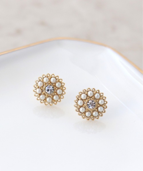 Three Four Time(スリーフォータイム)の「パールビジュセラミックポストピアス【結婚式/フォーマル/デイリー】(ピアス(両耳用)・レディース・ゴールド・FREE)」の3枚目の写真