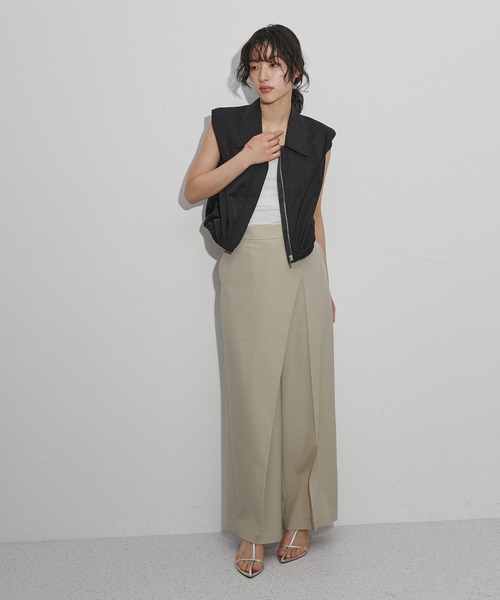 ADAM ET ROPE'(アダムエロペ)の「【サステナブル】ショートパフブラウス(シャツ/ブラウス・レディース・ブラック/ベージュ・FREE)」の4枚目の写真