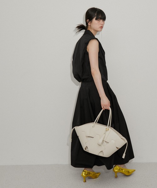 ADAM ET ROPE'(アダムエロペ)の「【サステナブル】ショートパフブラウス(シャツ/ブラウス・レディース・ブラック/ベージュ・FREE)」の20枚目の写真