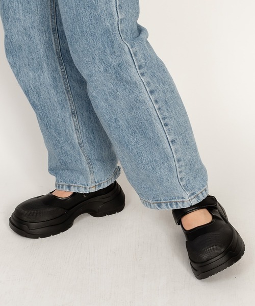 SVEC（シュベック）の「厚底 ベルクロ スニーカーサンダル（スニーカー・レディース・ブラック/ホワイト・35/36/37/38/39/40）」の22枚目の写真