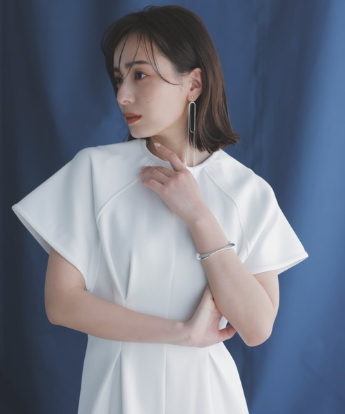 anuans フレアスリーブカットワンピース anuans（アニュアンス）の「フレアスリーブカットワンピース