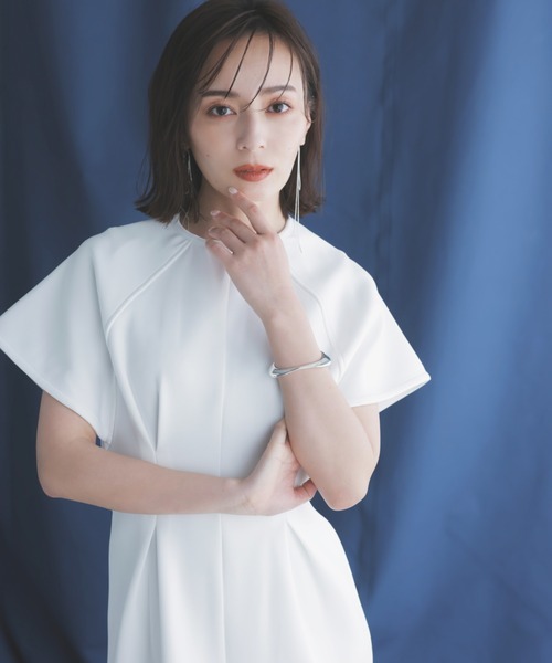 anuans（アニュアンス）の「フレアスリーブダンボールカット