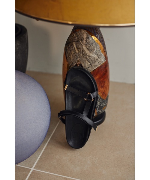 RIM.ARK(リムアーク)の「Rubber sole strap sandal(サンダル・レディース・ベージュ/ブラウン/ブラック・36/37/38)」の5枚目の写真