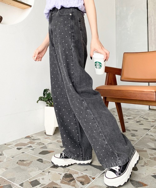 moment+(モーメントプラス)の「パール&ビジュー&ラインストーンデニムパンツ(デニムパンツ・レディース・インディゴブルー/ブルー系その他/ブラック/ブラック系その他2/サックスブルー/ブルー系その他2/ブルー系その他3/ブルー系その他4/ブラック系その他・S/M/L)」の13枚目の写真