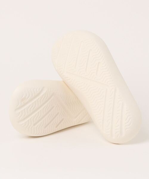 COLONY 2139（コロニートゥーワンスリーナイン）の「EVAトングサンダル（サンダル・レディース・ブラック/グレー/グリーン/ホワイト・LARGE/MEDIUM）」の6枚目の写真