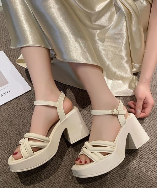 Achic(アシック)の「細ベルト 厚底 サンダル(サンダル・レディース・アイボリー/ブラック/ベージュ・23.5/23/24)」の21枚目の写真