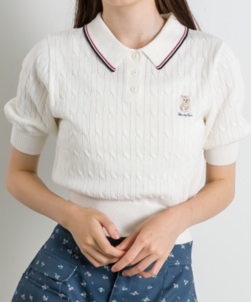 OLIVE des OLIVE（オリーブデオリーブ）の「ネコ刺繍ケーブルニットポロ（ニット/セーター・レディース・ブラウン/ブラック系その他/サックスブルー/オフホワイト/ブラック・FREE）」の2枚目の写真