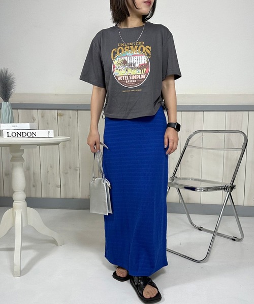CRB（シーアールビー）の「サイドドロストプリントクロップド丈半袖Tシャツ（Tシャツ/カットソー・レディース・グレー/オフホワイト/ピンク/チャコール・F）」の11枚目の写真