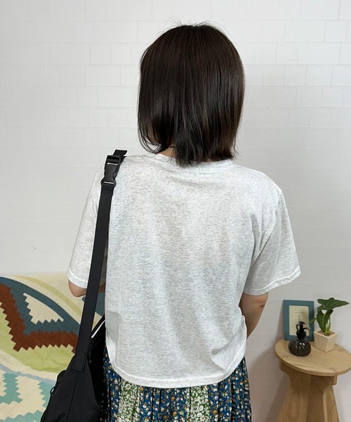 CRB（シーアールビー）の「サイドドロストプリントクロップド丈半袖Tシャツ（Tシャツ/カットソー・レディース・グレー/オフホワイト/ピンク/チャコール・F）」の16枚目の写真