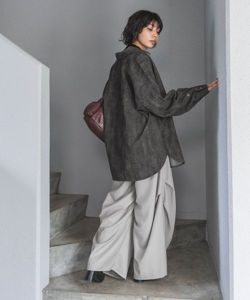 PAGEBOY（ページボーイ）の「カスレデニムシャツ（シャツ/ブラウス・レディース・インディゴブルー/ブルー/ブラック・FREE）」の5枚目の写真