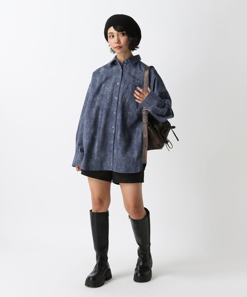 PAGEBOY（ページボーイ）の「カスレデニムシャツ（シャツ/ブラウス・レディース・インディゴブルー/ブルー/ブラック・FREE）」の7枚目の写真