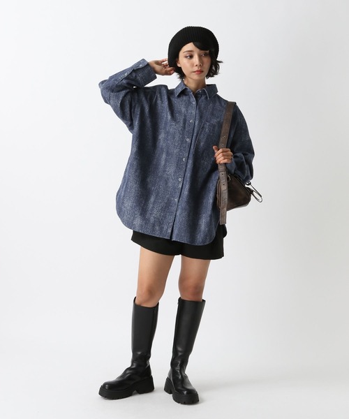 PAGEBOY（ページボーイ）の「カスレデニムシャツ（シャツ/ブラウス・レディース・インディゴブルー/ブルー/ブラック・FREE）」の8枚目の写真