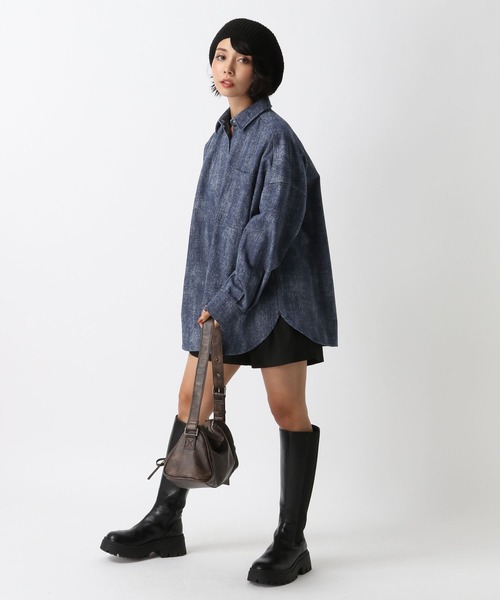 PAGEBOY（ページボーイ）の「カスレデニムシャツ（シャツ/ブラウス・レディース・インディゴブルー/ブルー/ブラック・FREE）」の9枚目の写真