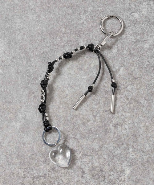 LEPSIM(レプシィム)の「コードキーチャーム 137917(キーホルダー・レディース・ブラウン/ブラック/シルバー・ONE SIZE)」の2枚目の写真