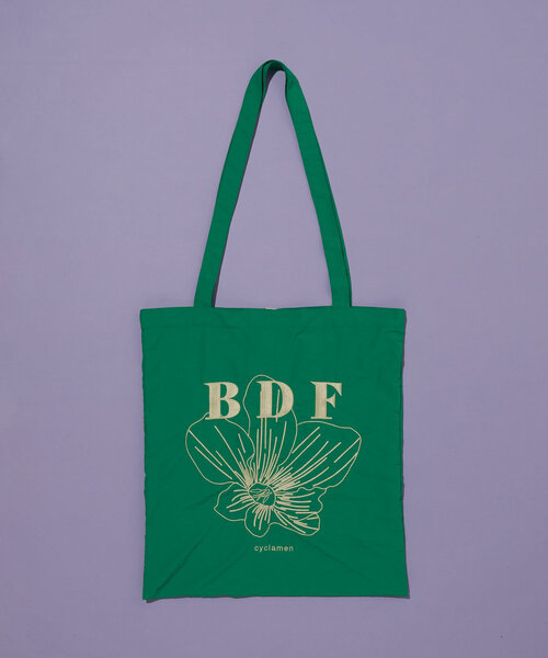 大人気【COS】アーカイブ トートバッグ - ナイロン ARCHIVE TOTE BAG - NYLON アーカイブ トートバッグ - ナイロン
