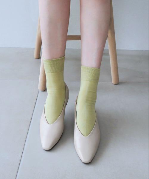 enchanted(エンチャンテッド)の「晴雨兼用深甲Vカットフラットシューズ(パンプス・レディース・ブラック/グレイッシュベージュ/シルバーグレー/アイボリー・22.5/23/23.5/24/24.5)」の1枚目の写真