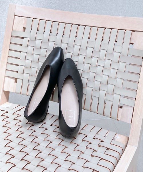 enchanted(エンチャンテッド)の「晴雨兼用深甲Vカットフラットシューズ(パンプス・レディース・ブラック/グレイッシュベージュ/シルバーグレー/アイボリー・22.5/23/23.5/24/24.5)」の19枚目の写真