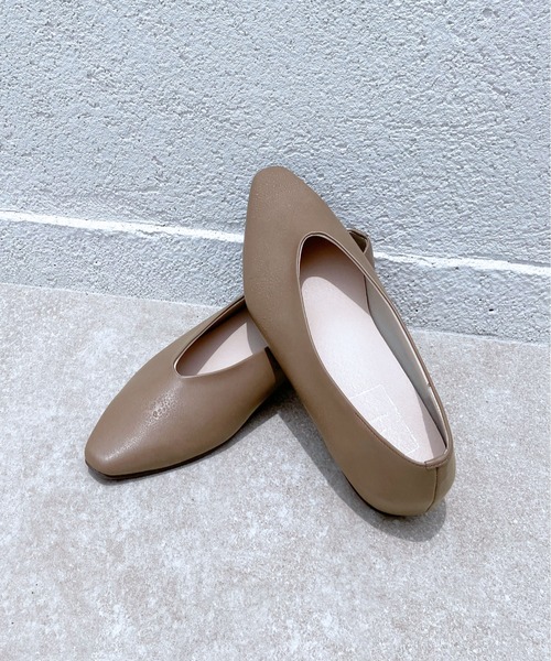 enchanted(エンチャンテッド)の「晴雨兼用深甲Vカットフラットシューズ(パンプス・レディース・ブラック/グレイッシュベージュ/シルバーグレー/アイボリー・22.5/23/23.5/24/24.5)」の12枚目の写真