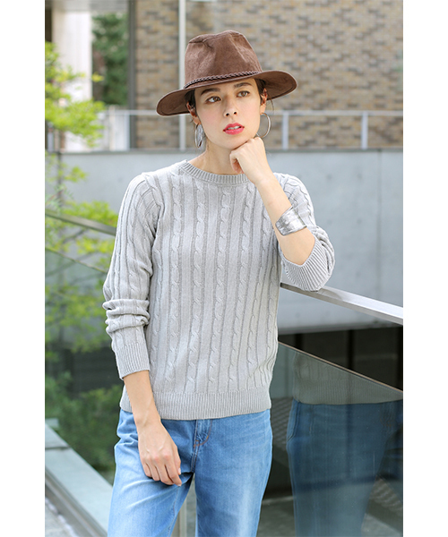 AZUL by moussy（アズールバイマウジー）の「ミリオンホットケーブルR/N長袖PO（ニット/セーター・レディース・オフホワイト/キャメル/トップグレー/ネイビー/ブラック・X-LARGE/SMALL/MEDIUM/LARGE）」の4枚目の写真