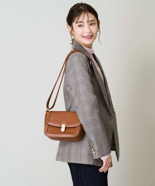 a.v.v（アーヴェヴェ）の「スタンダードミニショルダー（ショルダーバッグ・レディース・ブラック/ブラウン・38）」の15枚目の写真