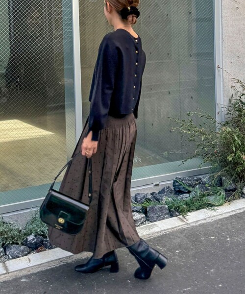 NOLLEY’S（ノーリーズ）の「シャーリングドットジャガードリバーシブルスカート（スカート・レディース・ブラック系その他/ブラウン系その他・1/2）」の5枚目の写真