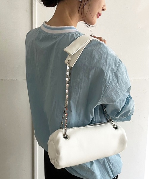 Jewelobe(ジュエローブ)の「シンセティックレザーシリンダーバッグ(ショルダーバッグ・レディース・ホワイト/ベージュ/ブラック/ブルー・FREE)」の2枚目の写真