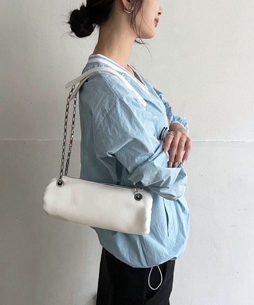 Jewelobe(ジュエローブ)の「シンセティックレザーシリンダーバッグ(ショルダーバッグ・レディース・ホワイト/ベージュ/ブラック/ブルー・FREE)」の5枚目の写真