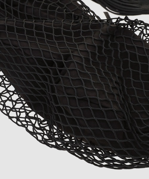 LEMAIRE(ルメール)の「CROISSANT FILT BAG(ショルダーバッグ・レディース・ブラック/ベージュ・OS)」の5枚目の写真