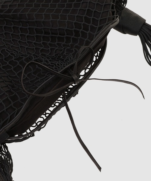 LEMAIRE(ルメール)の「CROISSANT FILT BAG(ショルダーバッグ・レディース・ブラック/ベージュ・OS)」の6枚目の写真