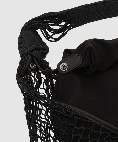 LEMAIRE(ルメール)の「CROISSANT FILT BAG(ショルダーバッグ・レディース・ブラック/ベージュ・OS)」の9枚目の写真