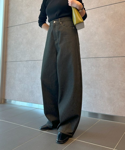 1chaku.（イッチャク）の「コクーンデニムパンツ（デニムパンツ・レディース・グレー/ブラック/ブルー/ブラウン/グリーン/ダークブラック・マルチサイズ）」の21枚目の写真