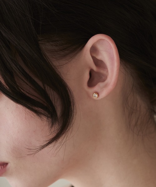 ciite' surgical stainless(シーテサージカルステンレス)の「【 金属アレルギー対応 】 シンプルカラービジュー ピアス サージカルステンレス (両耳用)(ピアス(両耳用)・レディース・イエロー/ホワイト/ブルー/グリーン/ブラック・FREE)」の2枚目の写真