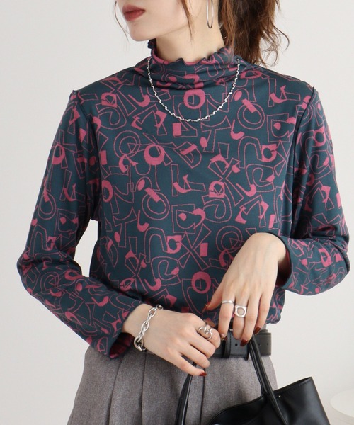 BRODIAEA(ブローディア)の「BRODIAEA リバーシブル総柄ボトルネックプルオーバー(Tシャツ/カットソー・レディース・ブルーグリーン/ネイビー/ブラック・40)」の2枚目の写真