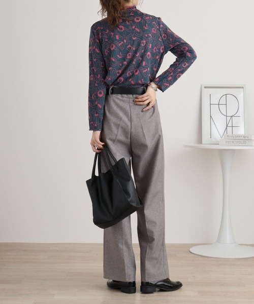 BRODIAEA(ブローディア)の「BRODIAEA リバーシブル総柄ボトルネックプルオーバー(Tシャツ/カットソー・レディース・ブルーグリーン/ネイビー/ブラック・40)」の4枚目の写真