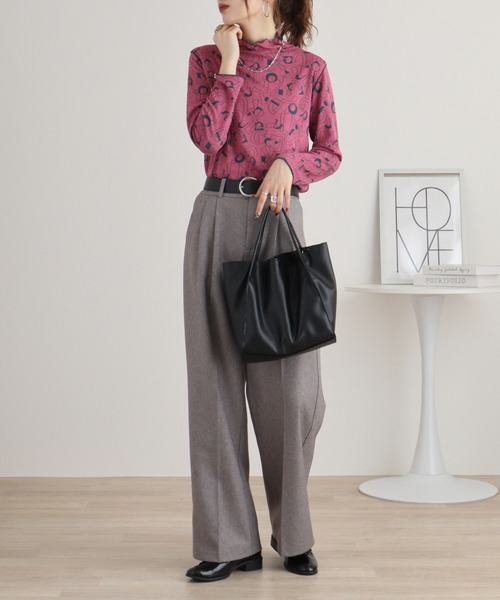 BRODIAEA(ブローディア)の「BRODIAEA リバーシブル総柄ボトルネックプルオーバー(Tシャツ/カットソー・レディース・ブルーグリーン/ネイビー/ブラック・40)」の8枚目の写真
