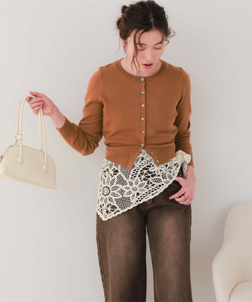 titivate(ティティベイト)の「クルーネックニットカーディガン/トップス(カーディガン/ボレロ・レディース・グレー/ブラック/アイボリー/ライトブルー/ホワイト系その他/レッド/キャメル/ネイビー/ピンク・S/M/MT/L)」の8枚目の写真