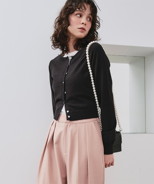 titivate(ティティベイト)の「クルーネックニットカーディガン/トップス(カーディガン/ボレロ・レディース・グレー/ブラック/アイボリー/ライトブルー/ホワイト系その他/レッド/キャメル/ネイビー/ピンク・S/M/MT/L)」の4枚目の写真