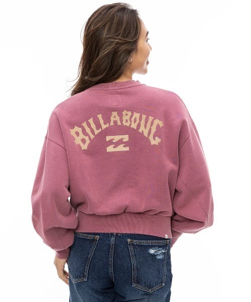 BILLABONG（ビラボン）の「BILLABONG レディース ARCH LOGO SWEAT CREW トレーナー/ビラボンバックプリントロゴボリュームスリーブスウェットトレーナー（スウェット・レディース・オフホワイト/アイボリー/パープル系その他・LARGE/MEDIUM）」の3枚目の写真