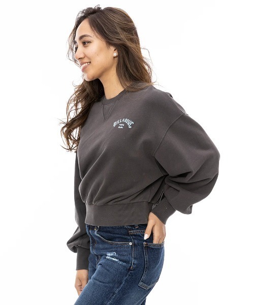 BILLABONG（ビラボン）の「BILLABONG レディース ARCH LOGO SWEAT CREW トレーナー/ビラボンバックプリントロゴボリュームスリーブスウェットトレーナー（スウェット・レディース・オフホワイト/アイボリー/パープル系その他・LARGE/MEDIUM）」の6枚目の写真