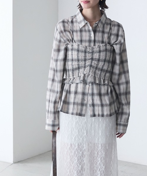 forksy.(フォルクシー)の「【forksy.】チェック柄 シャーリングビスチェ&シャツセット(シャツ/ブラウス・レディース・ネイビー系/ホワイト系2/ホワイト系1・FREE)」の5枚目の写真