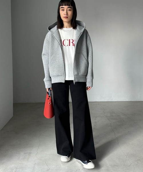 Doux archives（ドゥアルシーヴ）の「SUCRE Tee（Tシャツ/カットソー・レディース・オフホワイト/杢グレー/グレイッシュベージュ/ネイビー/ホワイト×ブラック/ホワイト×シルバー・FREE）」の8枚目の写真