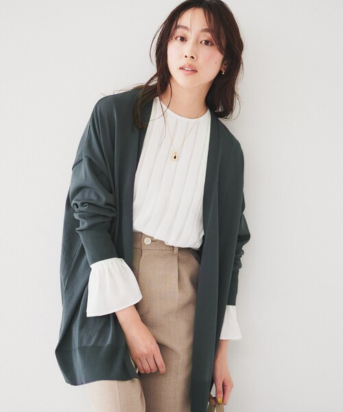 UNTITLED（アンタイトル）の「ボタンレスニットカーディガン（カーディガン/ボレロ・レディース・チャコールグレー/ナチュラル/ブルーグリーン/ブラウン系・44/48/00/02/04）」の7枚目の写真