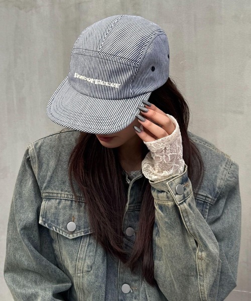 FOREVER 21（フォーエバー トゥエンティーワン）の「【2025SS】ロゴフラットキャップ（キャップ・レディース・ストライプ/ピンク/レッド・FREE）」の3枚目の写真