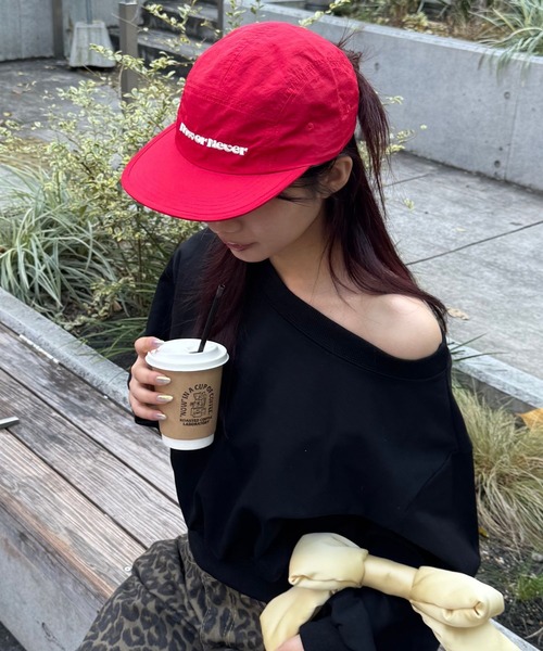 FOREVER 21（フォーエバー トゥエンティーワン）の「【2025SS】ロゴフラットキャップ（キャップ・レディース・ストライプ/ピンク/レッド・FREE）」の8枚目の写真