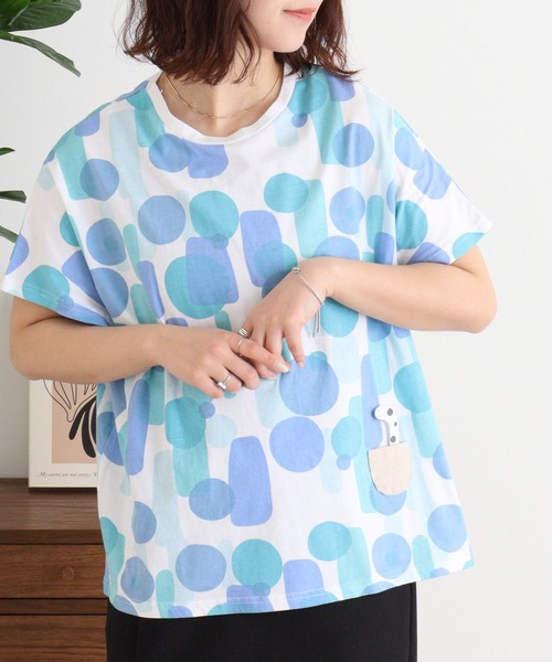 Emago(イマゴ)の「EMAGO チンアナゴの住む海の中プリントT(Tシャツ/カットソー・レディース・ネイビー/ホワイト/ブラック・FREE)」の2枚目の写真