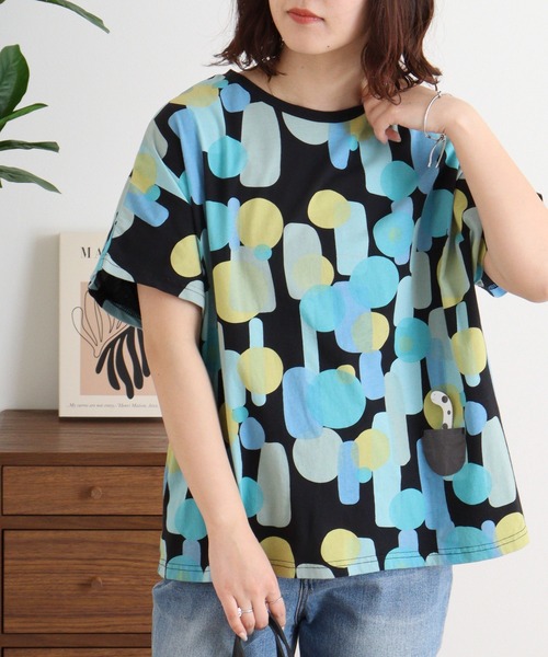 Emago(イマゴ)の「EMAGO チンアナゴの住む海の中プリントT(Tシャツ/カットソー・レディース・ネイビー/ホワイト/ブラック・FREE)」の3枚目の写真