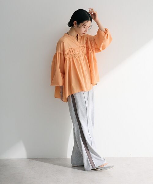 Green　Parks（グリーンパークス）の「シャーリングスキッパーシャツ（シャツ/ブラウス・レディース・ブルー/ライトベージュ/ブラック/オレンジ/ドット/オフホワイト・FREE）」の9枚目の写真