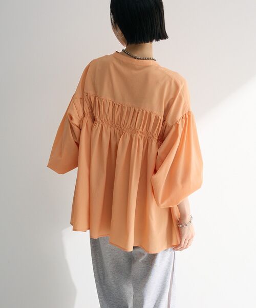 Green　Parks（グリーンパークス）の「シャーリングスキッパーシャツ（シャツ/ブラウス・レディース・ブルー/ライトベージュ/ブラック/オレンジ/ドット/オフホワイト・FREE）」の13枚目の写真